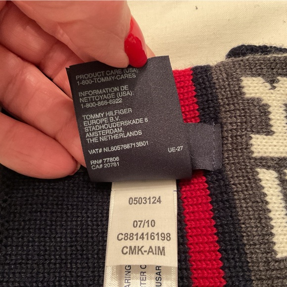 NEW WITHOUT TAGS TOMMY HILFIGER WINTER WOOL/ACRYLIC SCARF 9x62” - Picture 9 of 16